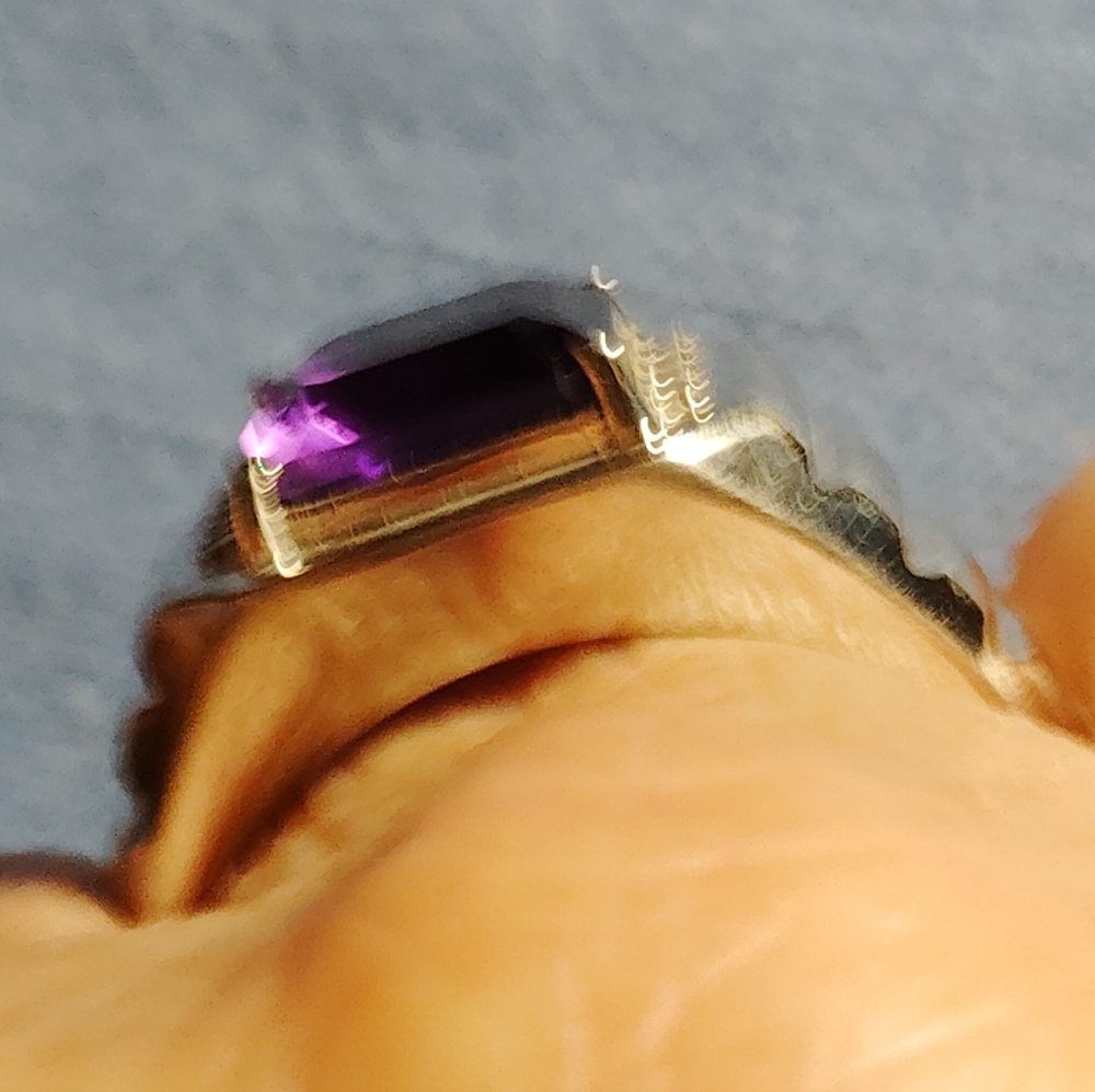 MEN'S- AFRICAN AMETHYST & WHITE TOPAZ ON THE SHOULDERS. RIBBED STERLING RING. 12 - Picture 16 of 16